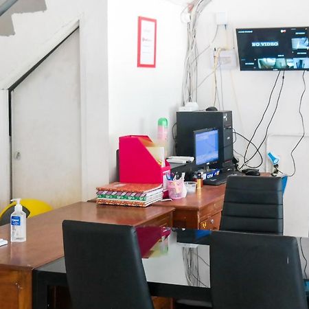 Reddoorz At Jalan Somba Opu Losari Makassar Exterior photo